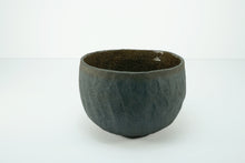 Charger l&#39;image dans la galerie, Bols gris foncé et terre cuite (2 dim.) - Terracotta and dark gray bowls (2 dim.)